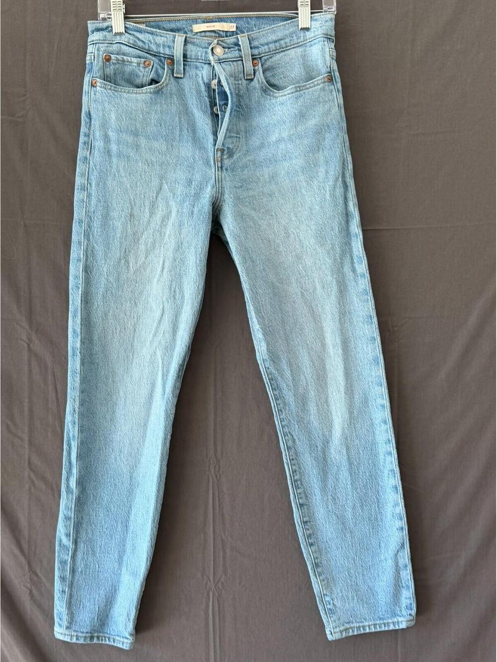 Levi’s Wedgie Fit Jeans Women’s W27 High Rise Light Wash Button Fly Vintage Look